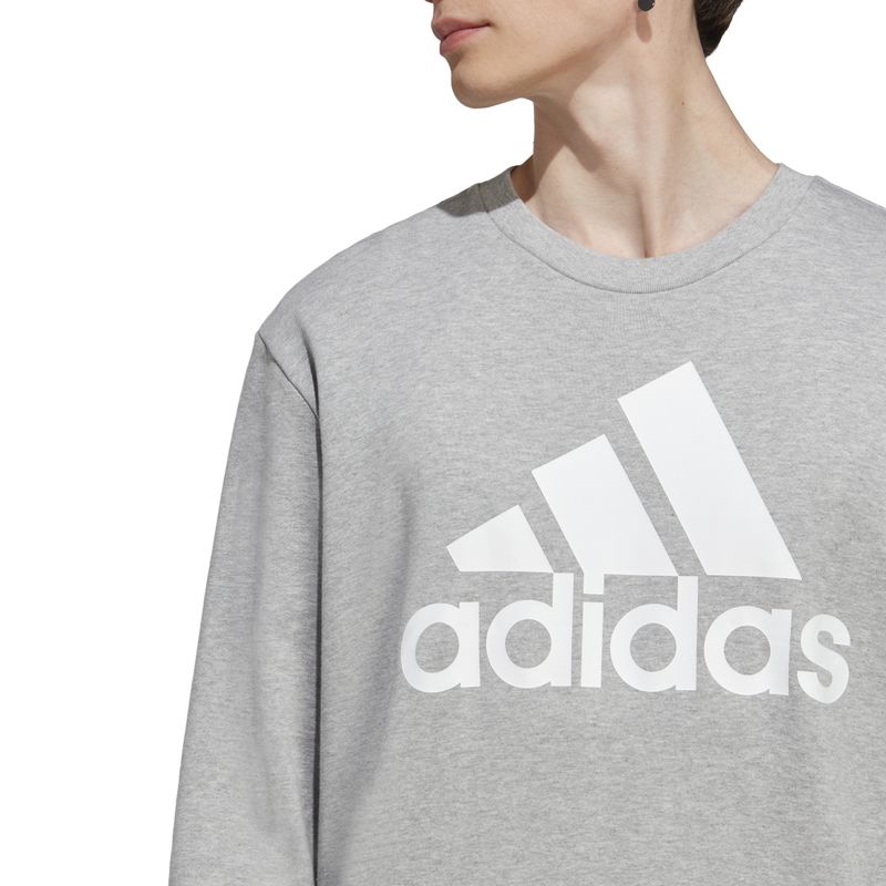 IC9326_7_APPAREL_On-Model_Detail-View-1_white