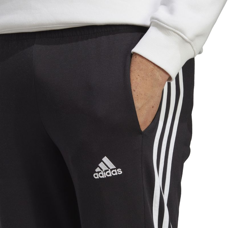 IC0044_6_APPAREL_On-Model_Detail-View-1_white