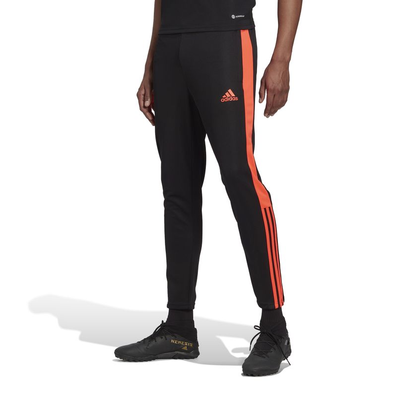 HM7923_3_APPAREL_On-Model_Standard-View_white