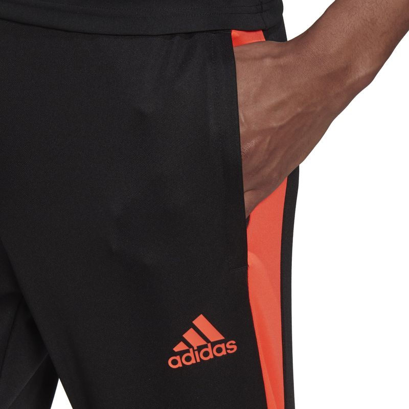 HM7923_6_APPAREL_On-Model_Detail-View-1_white